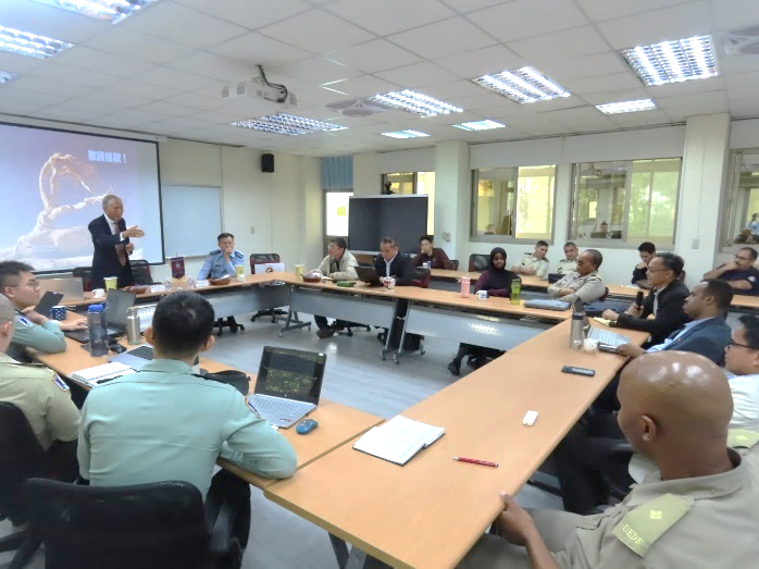 1131127-Dr. Chong-Pin Lin visited the GIIS-5